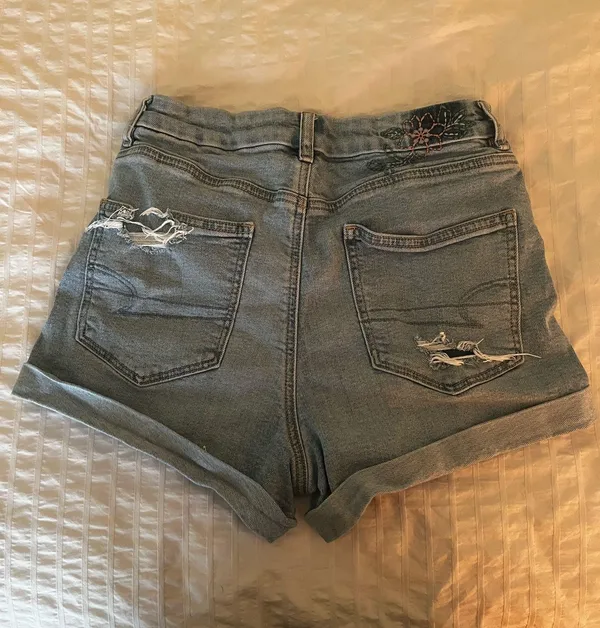 American Eagle Stretch Curvy Ripped Denim Mom Short - Image 2