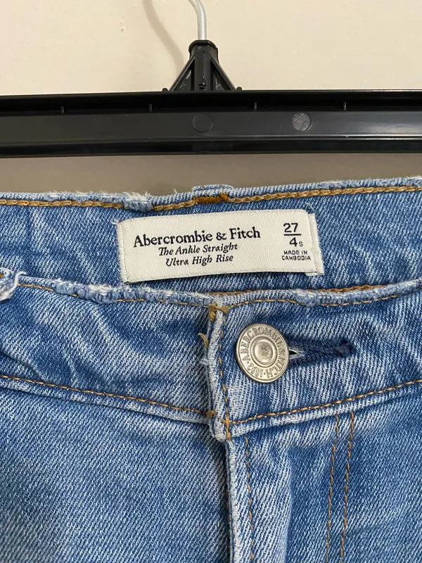 Abercrombie Ultra High-Rise Straight Jeans - Image 3