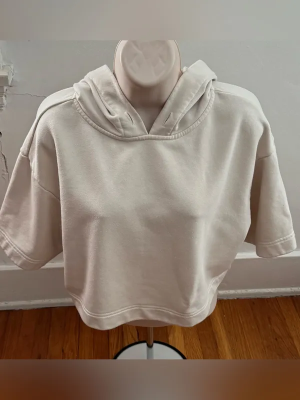 ALO Yoga Air Land Ocean Cream Short-Sleeve Cropped Hoodie sweatshirt, size M - Image 2