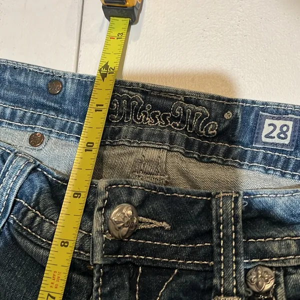 Miss me women’s boyfriend Capri size 28 embroidered leg stripe stud buttons - Image 6