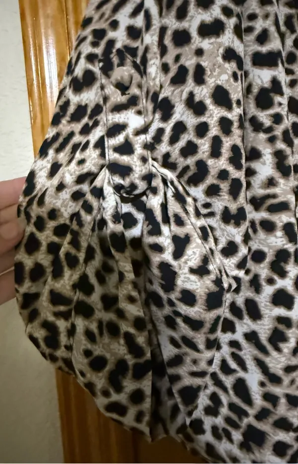 Torrid Harper Leopard Print Pullover Blouse 1 1X 14 16 Georgette Roll Tab Sleeve - Image 4