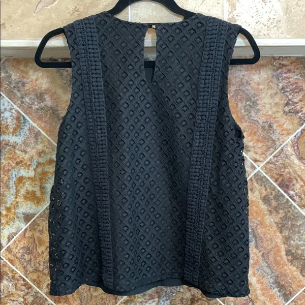 Women's Banana Republic Peplum Black Eyelet Lacy Ruffle Sleeveless Blouse Medium - Image 2