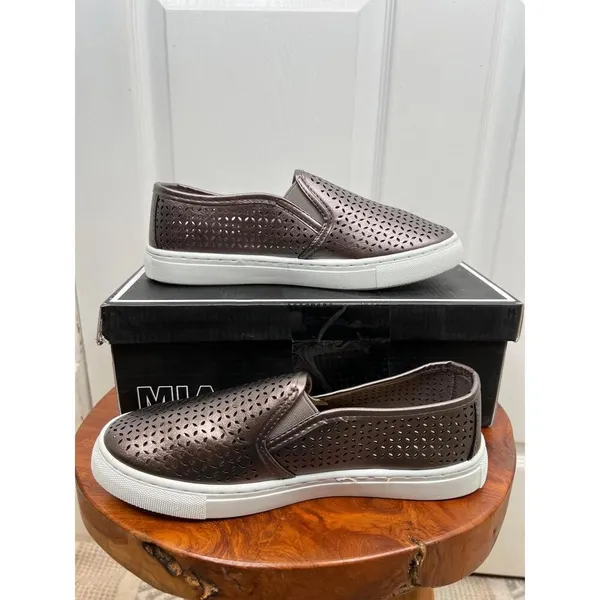 MIA Edith Slip-On Sneakers Size 8M Pewter Perforated Low Platform Shoes - Image 10