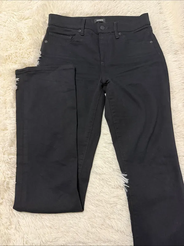 Express Women's Black Mid-Rise Skyscraper Jeans - Image 4