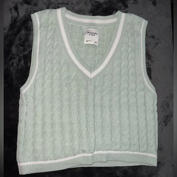 Abercrombie Cable V-Neck Sweater Vest Size XL - Image 9