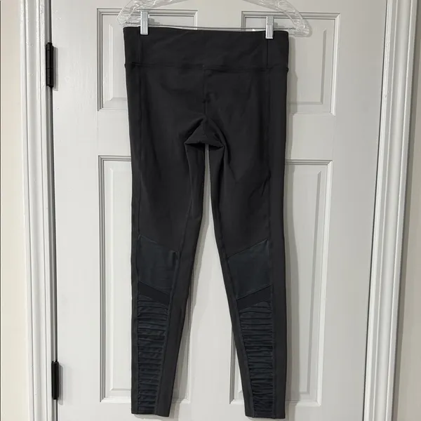 ALO Yoga Women's Charcoal Moto Leggings - Image 7