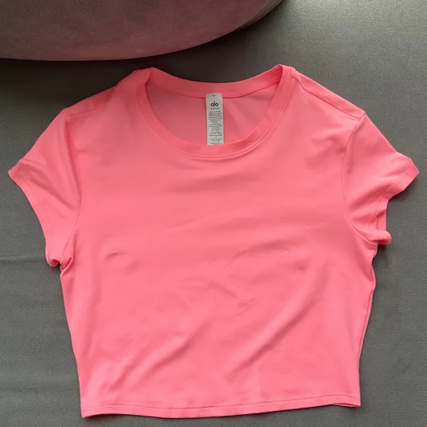 Alo Yoga Alosoft Crop Finesse Short Sleeve Neon Bubblegum S - Image 2