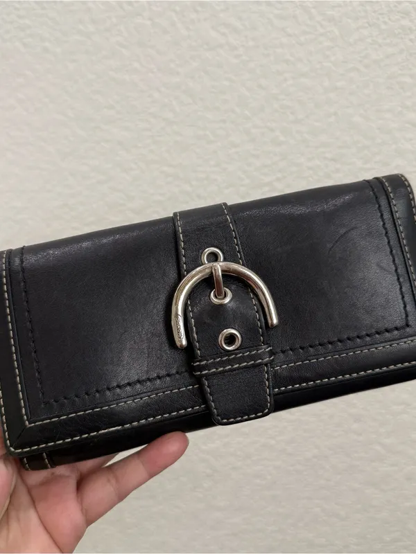 COACH Soho Buckle Classic Black Leather Contrast Stitch Tan Lining Bifold Wallet - Image 7