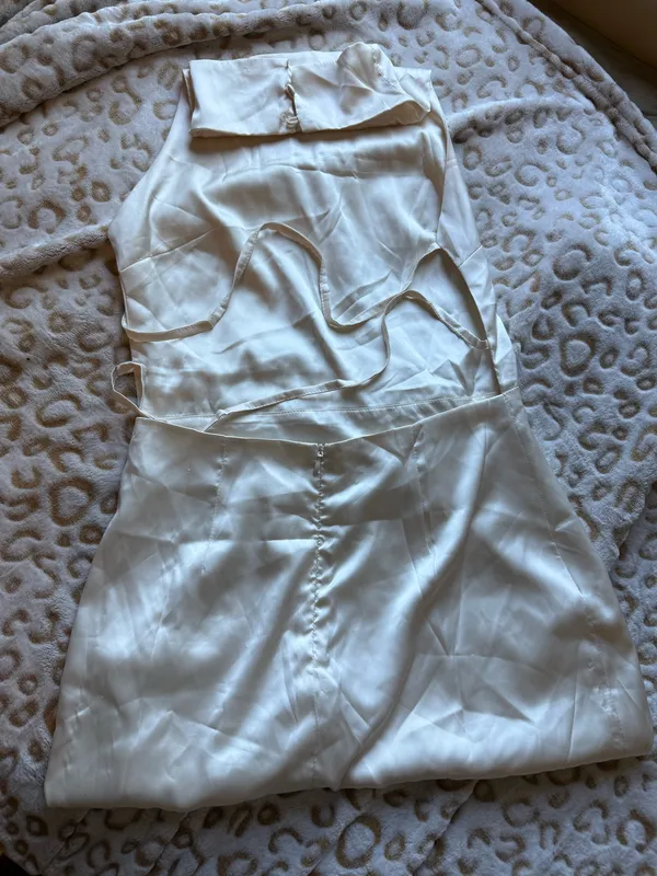 Halter - Image 4