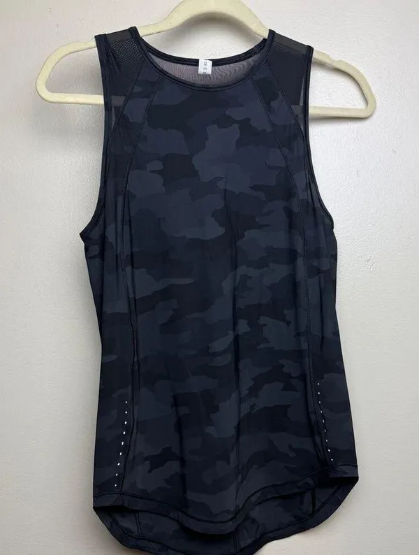Lululemon Sculpt Tank in Heritage 365 Camo Sz. 4 - Image 3