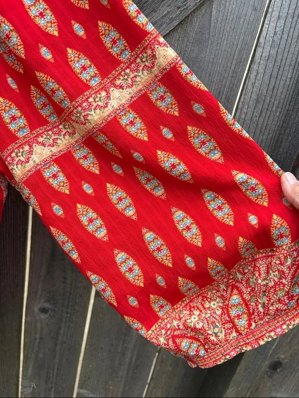 EUC Rose + Olive Red Medallion Top Size 2X - Image 4