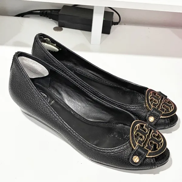 Tory Burch Amanda Demi Wedge Black Open Toe Leather Logo Size 6.5‎ - Image 3