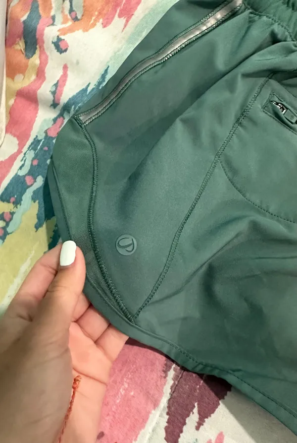 Athletic Shorts Green Size 6 - Image 3