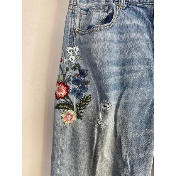 American Eagle Floral Embroidered Mom Jeans High Waist Frayed Hems 8 extra long - Image 3