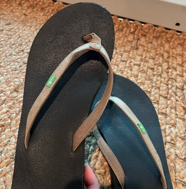 Shiny strapped flip flops Black Size 9 - Image 2