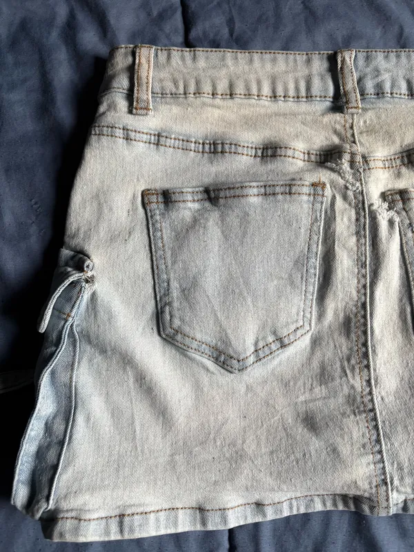BBJ Los Angeles Denim Cargo Short Skirt Light Blue Pocket Strap Button Women's S - Image 9