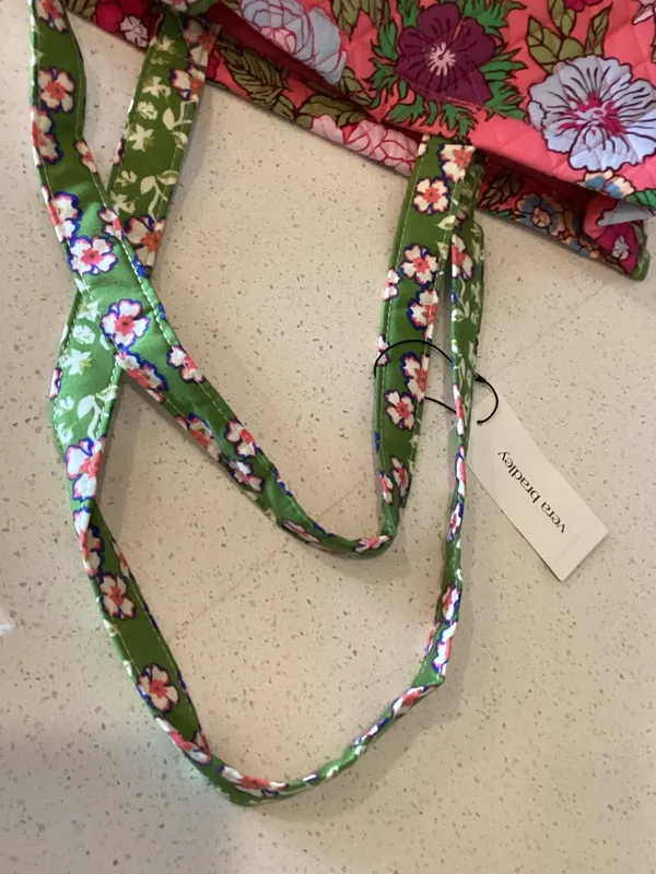 Vera Bradley Vibrant Gardenias Quilted Essential Tote - Image 8