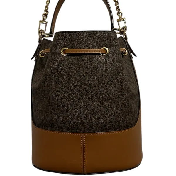 Michael Kors Devon Medium Logo Bucket
Bag - Image 2