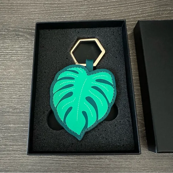 Tommy Bahama Green Palm Leaf Magnetic Hat Clip - Image 3