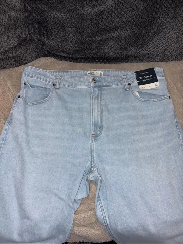 NWT Abercrombie & Fitch “The Skinny High Rise” Jeans, Size 18 - Image 2