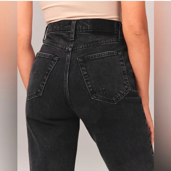 Abercrombie 90’s Straight Ultra High Rise Black Distressed Women's Jeans - Image 3