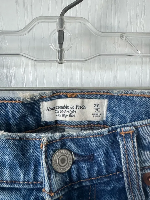 Abercrombie 90s Straight Ultra High-Rise Jeans - Image 4