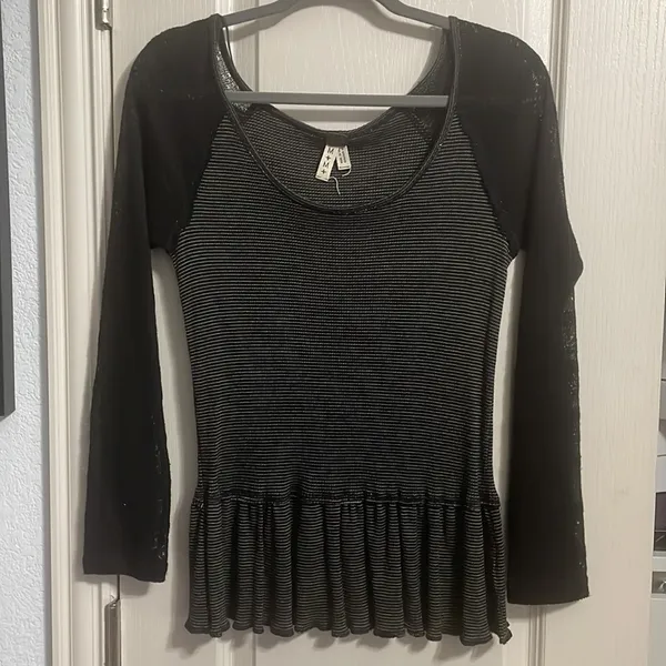 💥LAST CHANCE💥 Free People Black Lace Long Sleeve - Image 2