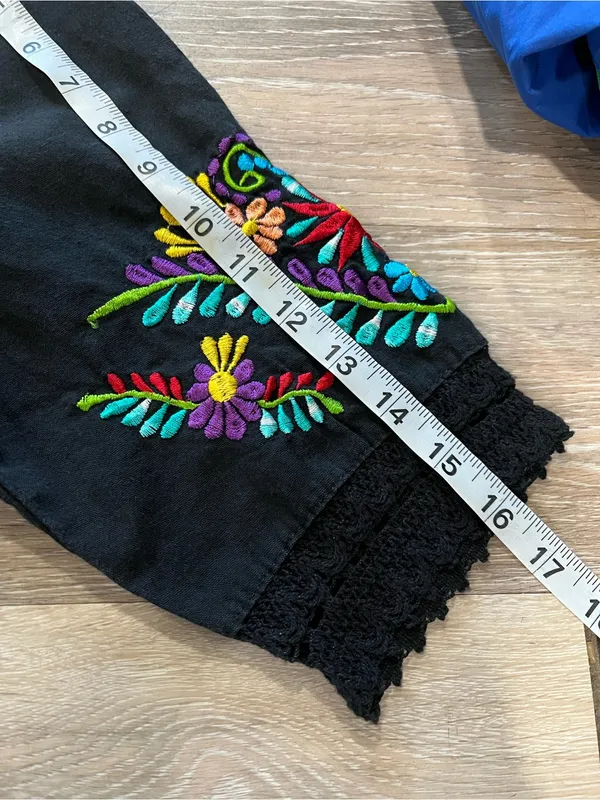Artisan Made in Mexico Floral Embroidered Top Size Large - Image 7