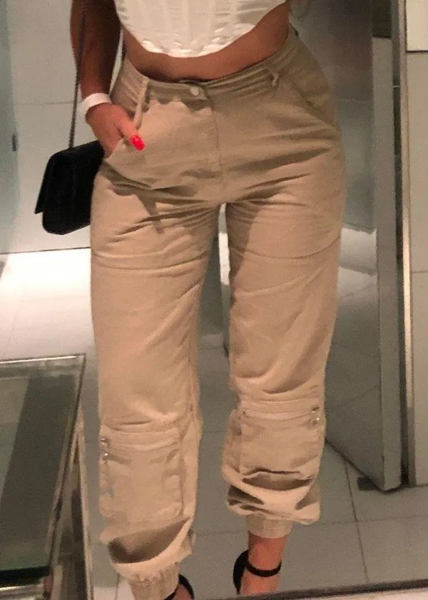 Pretty Little Thing High Rise Cargo Jeans With Flap Pockets / Cargo Pants size 8 - Image 4