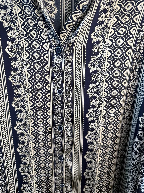 Forever 21 Navy and White Patterned Long-Sleeve Shirt - Image 4