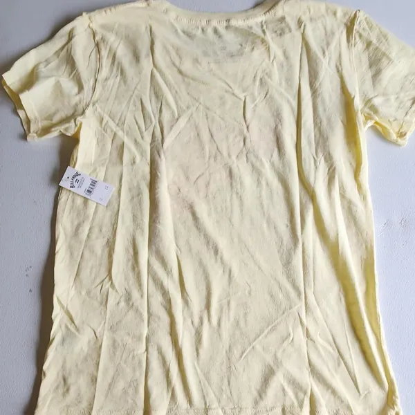 NWT Billabong Women's Yellow T-shirt Graphic - Image 4