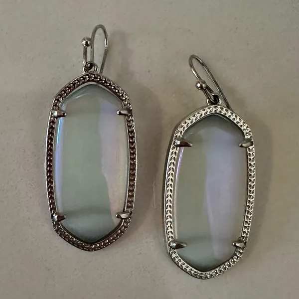 Kendra Scott Elle Slate Cat’s Eye Drop Earrings in Silver Frame - Image 3