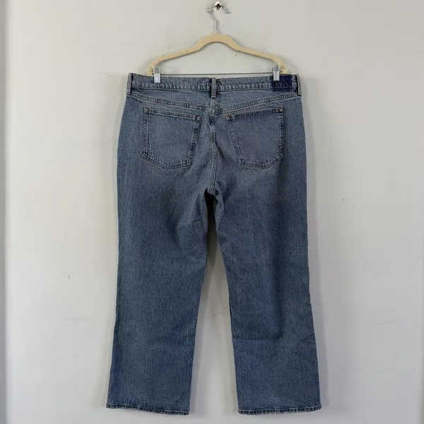 NWT Abercrombie & Fitch The Baggy‎ Low Rise Medium Wash Jeans - Image 4