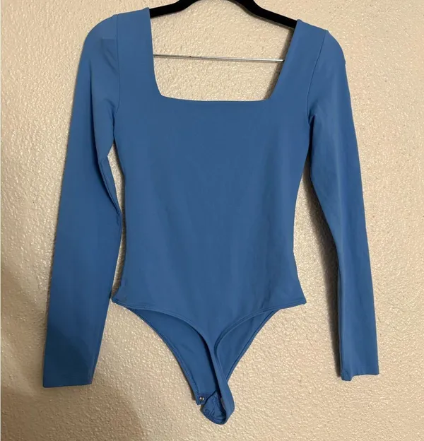 Aritzia Babaton Azure Long Sleeve Original Contour Squareneck Bodysuit small - Image 8