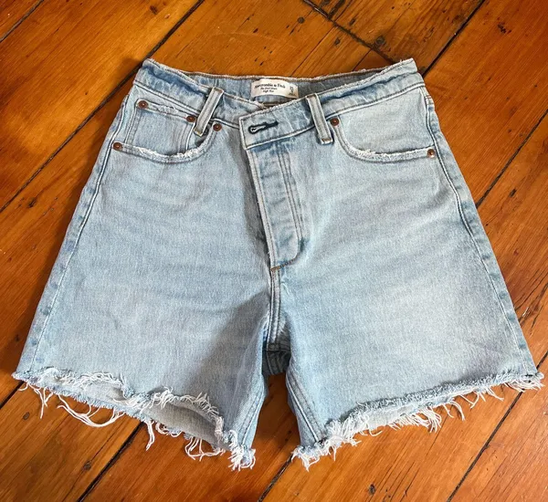 Abercrombie The Dad High Rise Jean Shorts - Image 5