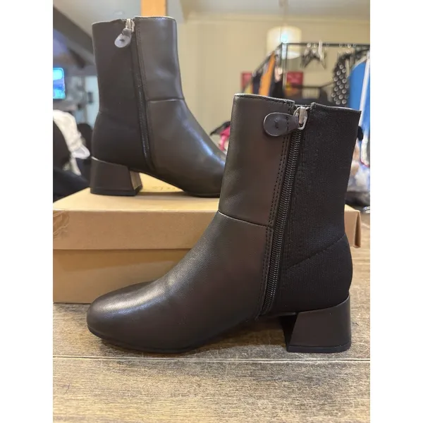 Gentle Souls by Kenneth Cole Eileen Stretch Leather Side Zip Boot Size 5 Black - Image 2