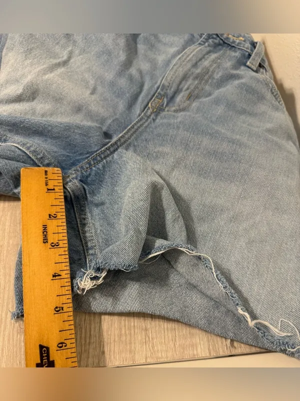 Old Navy High-Waisted Baggy Jean Shorts Light Wash Frayed Cut Offs 2026 Size 10 - Image 5