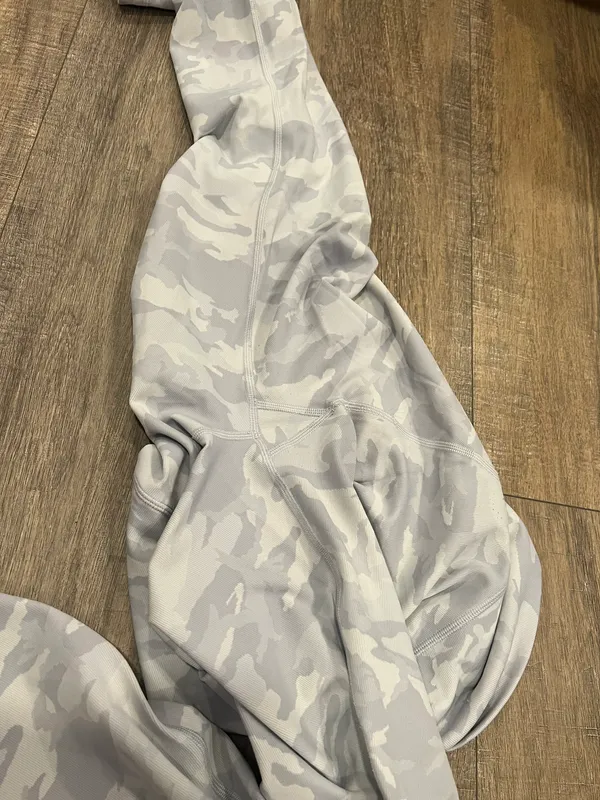 Lululemon white camo wunder under  leggings 25” - Image 7