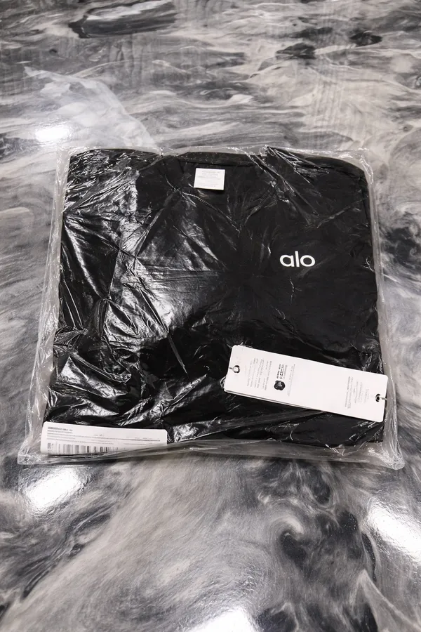 All yoga accolade crewneck pull over size small brand new - Image 2