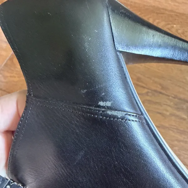 Michael Kors MK 7.6 M Black Leather Ankle Boots Front Zipper Pointed Toe Witchy - Image 7