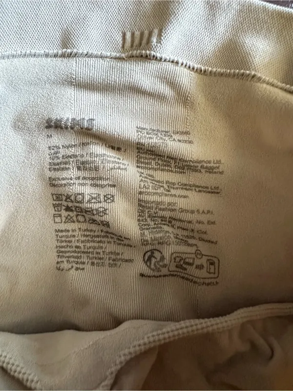 SKIMS NWOT Shapewear strapless Thong size medium - Image 2