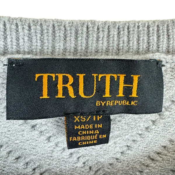 Truth By Republic Gray Plush Long Sleeve Crew Neck Chevron Pullover Sweater XS‎ - Image 4