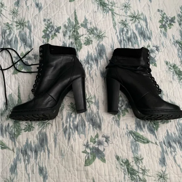 BCBGeneration Maude Heel Combat Boot Bootie Lace Up Moto 9.5 Platform Lug Sole - Image 4