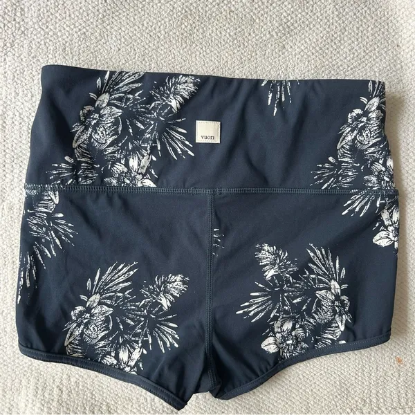 Vuori Navy Floral Activewear - Image 2