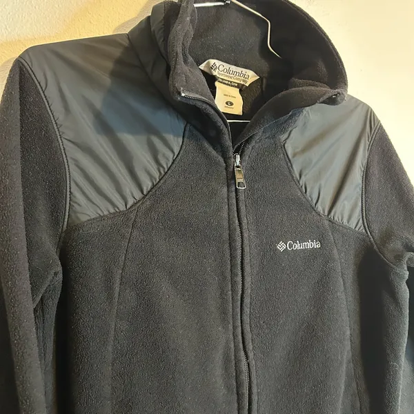 Columbia Woman’s Black Fleece Jacket - Image 2