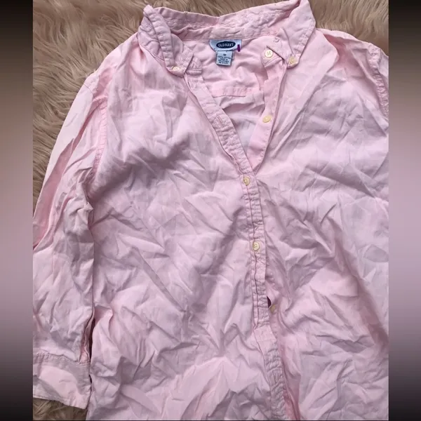 Old navy pink button down top - Image 2
