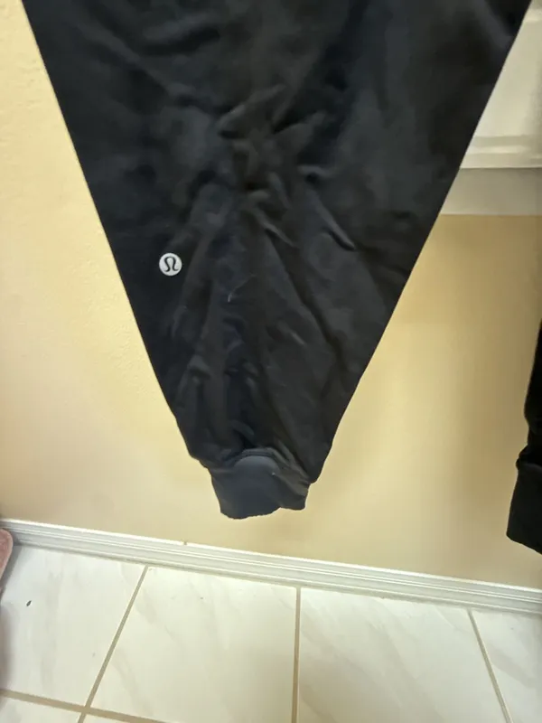 Lululemon Women's High-Rise Running Joggers with Zippered Back Pocket, Size 8 - Image 4