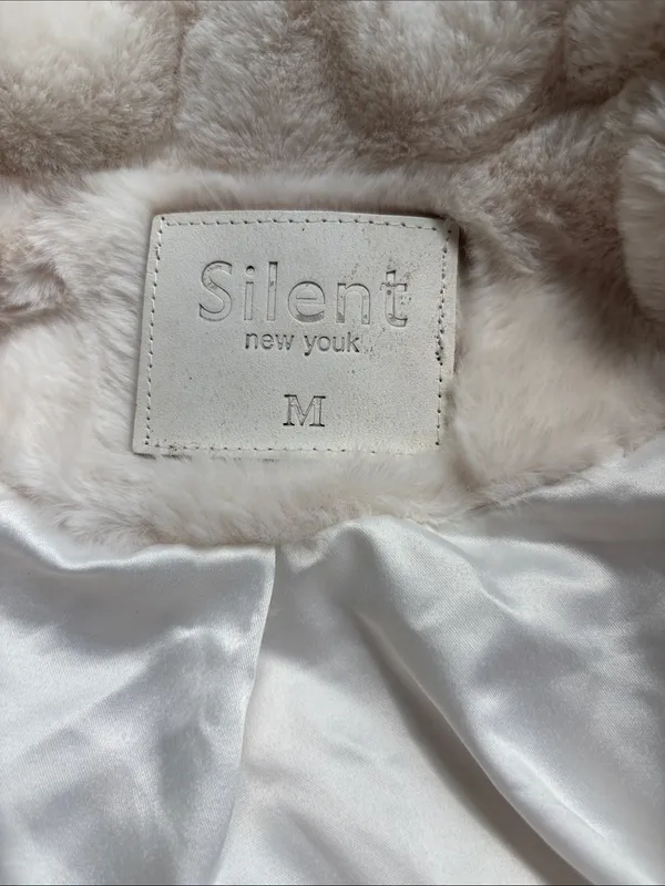 NWT Silent New York Faux Fur Jacket Size Medium Open Front Light Cream Cozy Chic - Image 9