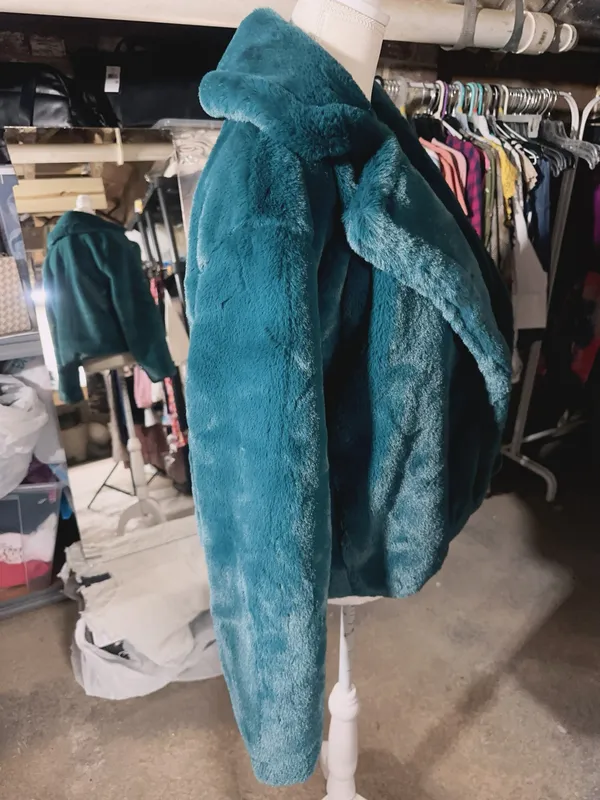 The Comfy rain + rose TEAL GREEN faux fur long sleeve jacket with pockets soft warm comfy New with tag Smoke and pets free Same day shipping Faux fur: No ANIMALS WERE HARMED IN THE MAKING OF THIS FASHION THIS GARMENT HAS BEEN HANDCRAFTED BY Rain + Rose STAFF FOR YOUR COMFORT - Image 5