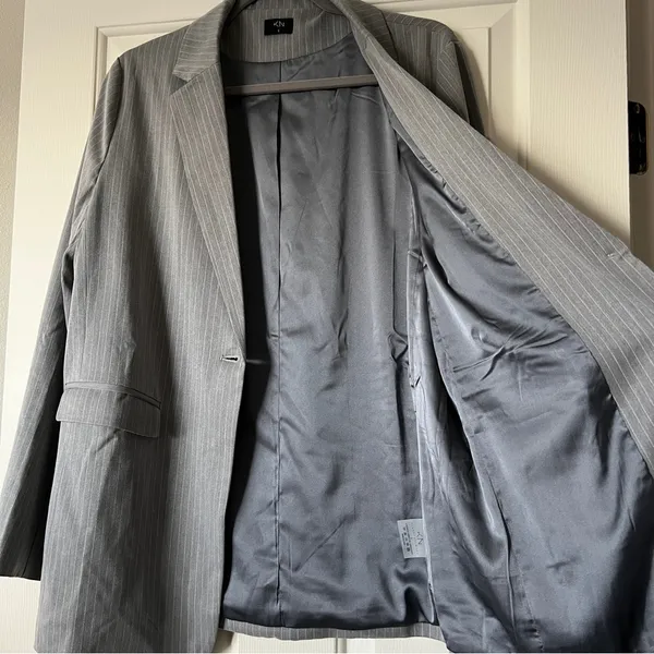 Klassy Network Gray Pinstripe Blazer Women’s Size L NWT - Image 11